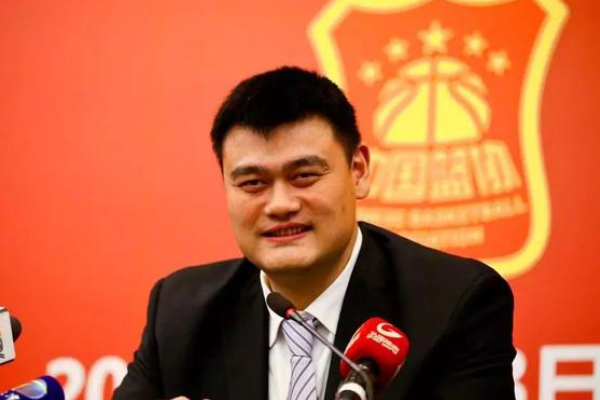 中國籃協(xié)現(xiàn)任主席是誰？
